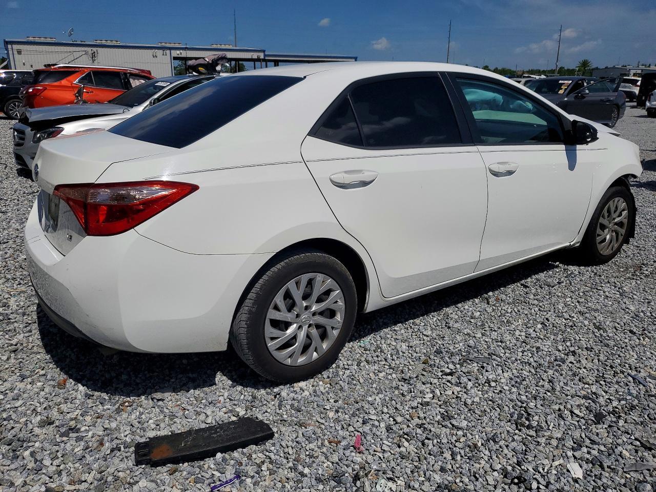 2018 TOYOTA COROLLA LE — Фото 3 из 13