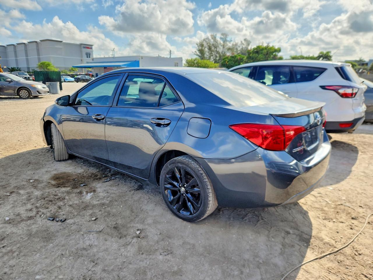 2018 TOYOTA COROLLA SE — Фото 2 из 12