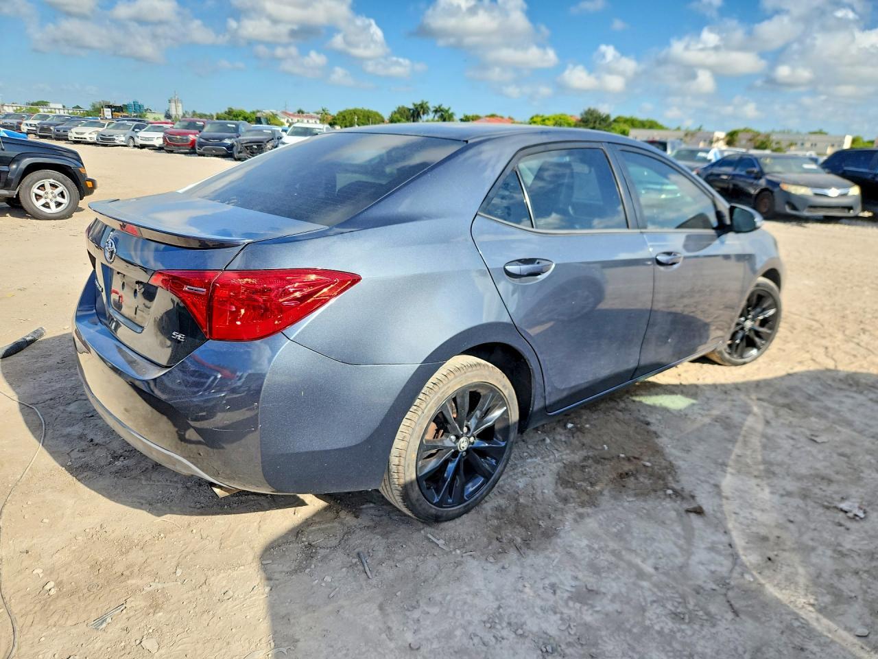 2018 TOYOTA COROLLA SE — Фото 3 из 12
