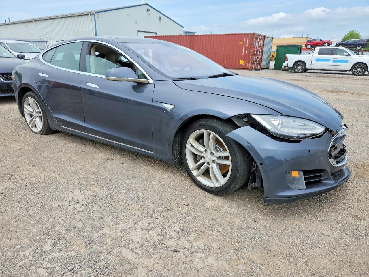 2015 TESLA MODEL S 85D — Фото 4 из 12