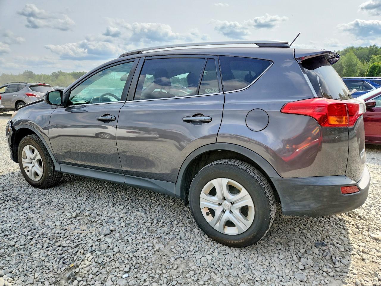 2T3BFREV5FW358568 2015 TOYOTA RAV4 photo no. 2