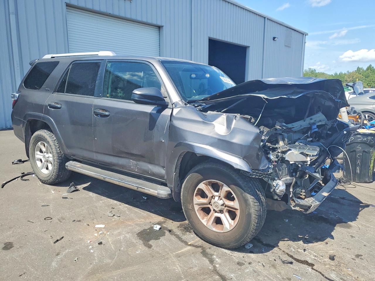 2015 TOYOTA 4RUNNER SR5 — Фото 4 из 13