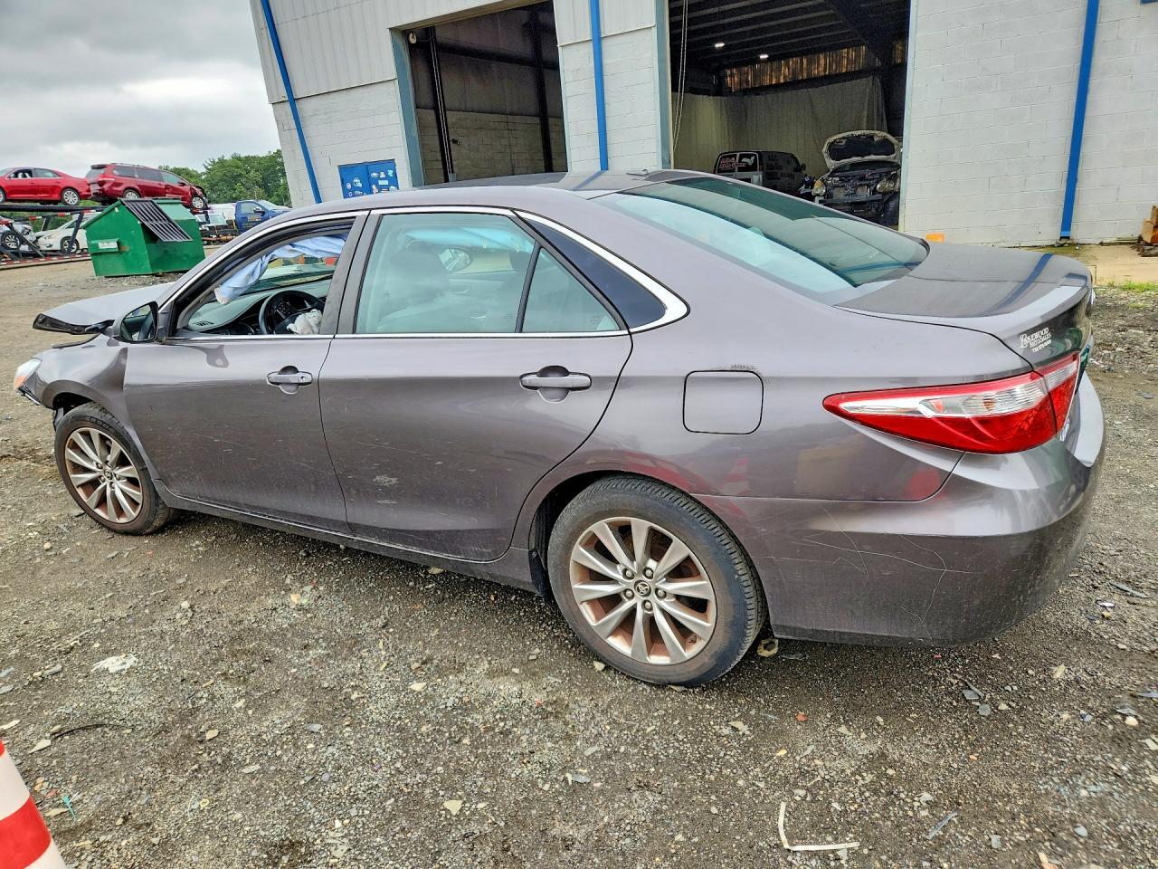 2015 TOYOTA CAMRY XLE — Фото 2 из 12