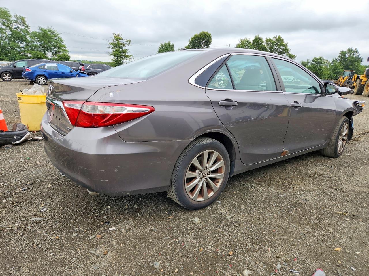 2015 TOYOTA CAMRY XLE — Фото 3 из 12