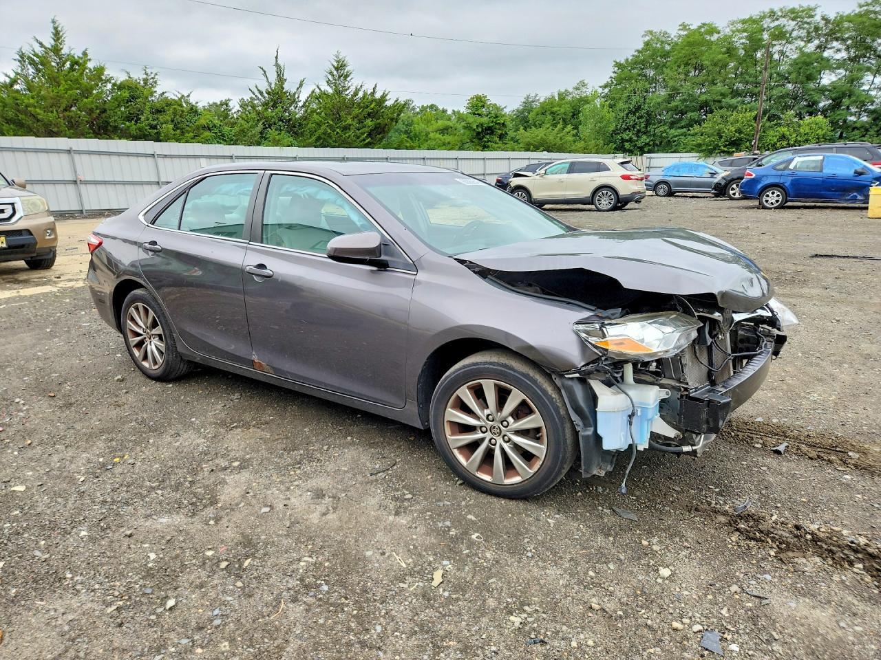 2015 TOYOTA CAMRY XLE — Фото 4 из 12