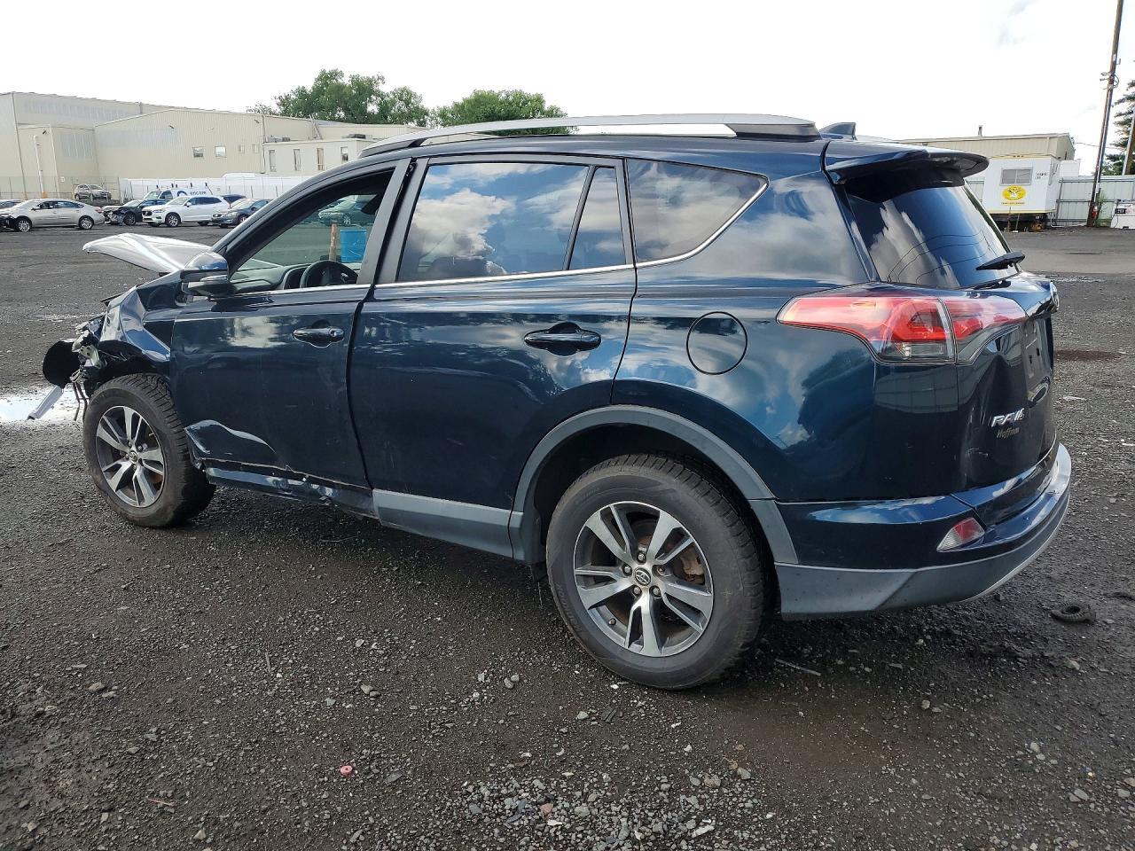 2018 TOYOTA RAV4 XLE — Фото 2 из 14