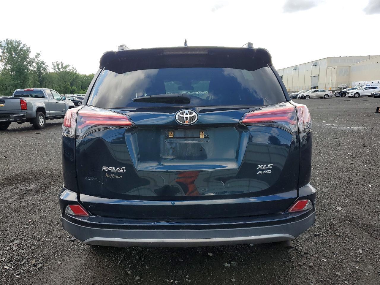 2018 TOYOTA RAV4 XLE — Фото 6 из 14
