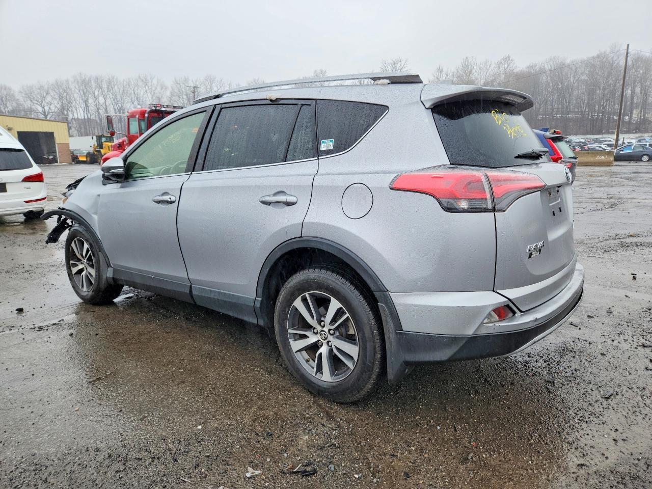 2018 TOYOTA RAV4 XLE — Фото 2 из 13
