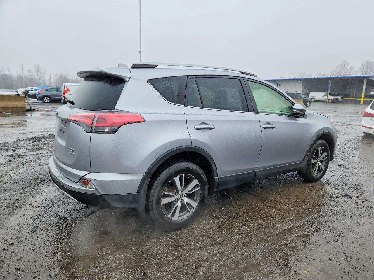 2018 TOYOTA RAV4 XLE — Фото 3 из 13