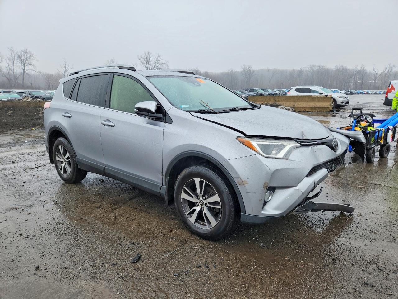 2018 TOYOTA RAV4 XLE — Фото 4 из 13