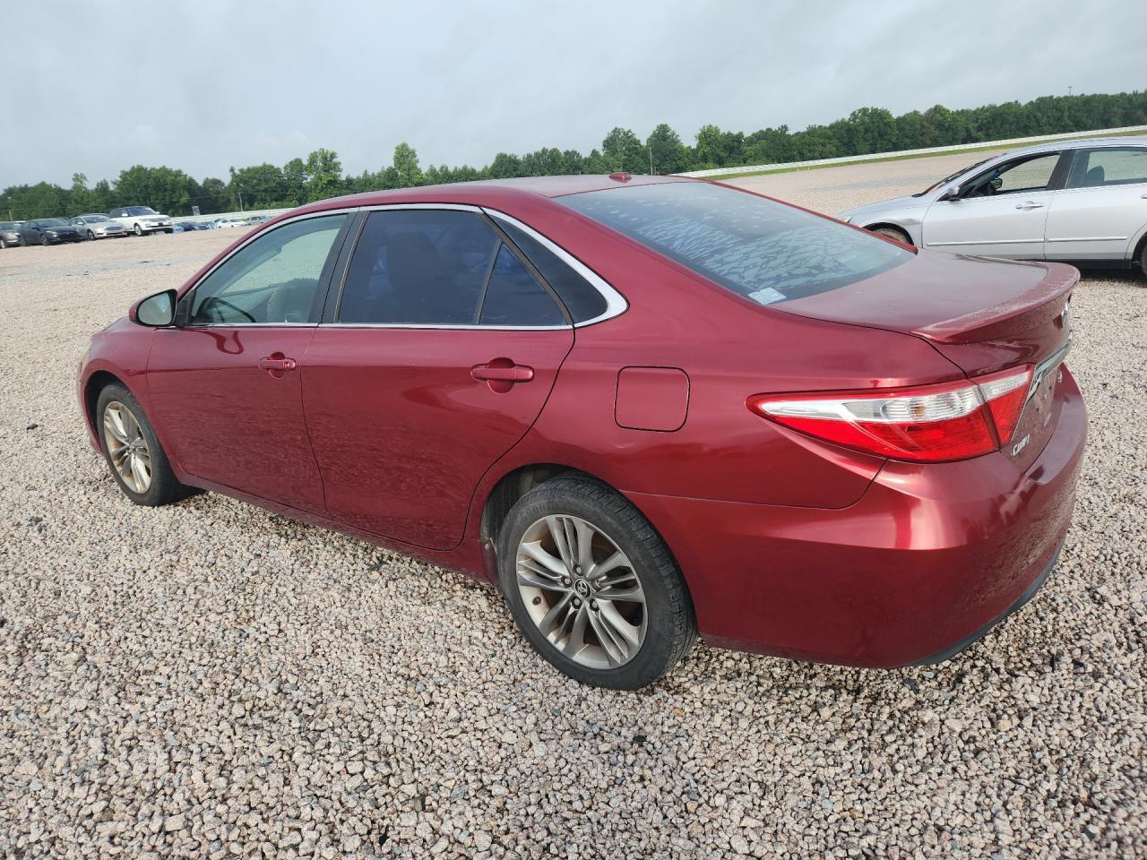 2015 TOYOTA CAMRY SE — Фото 2 из 12