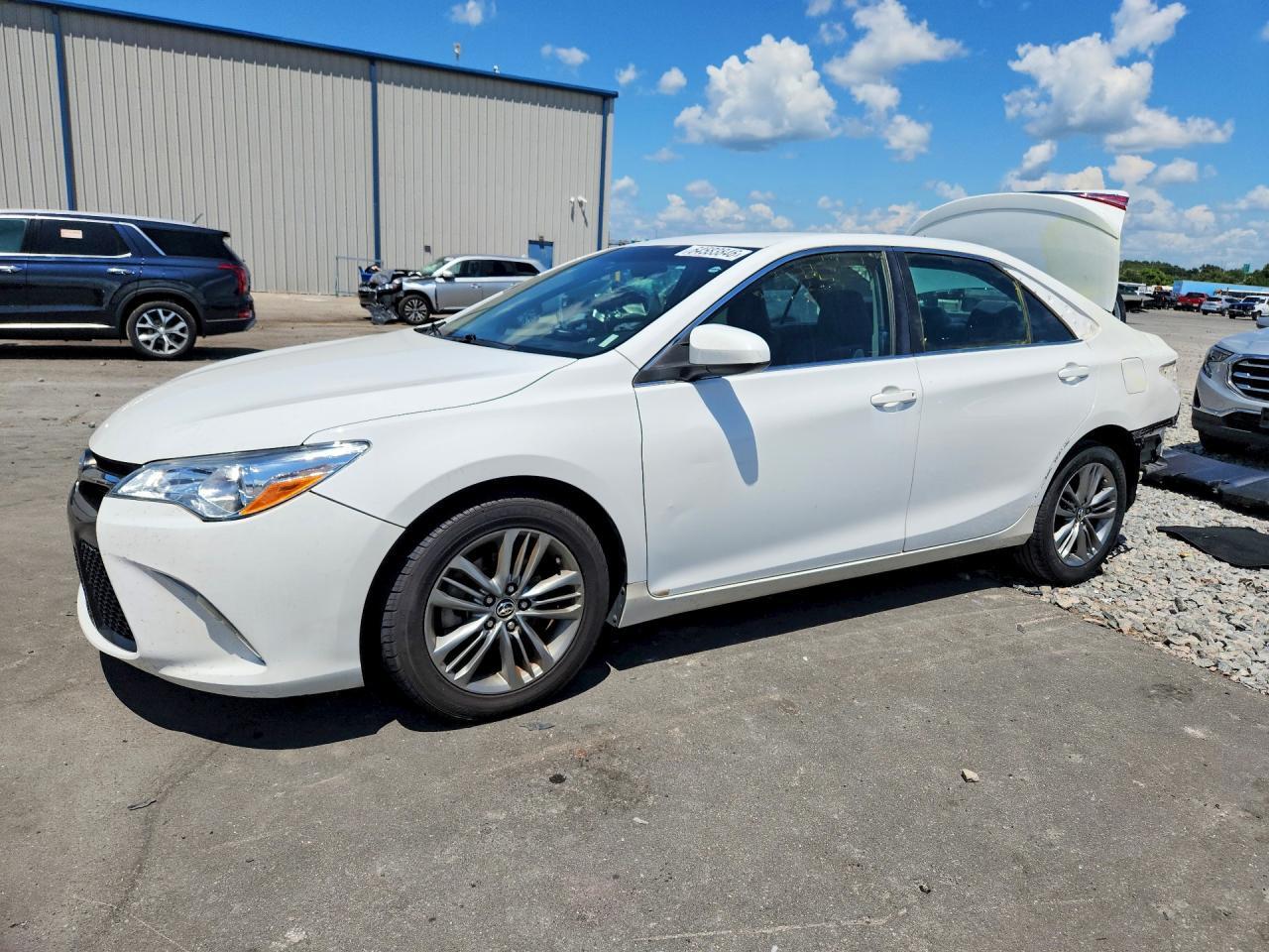 2015 TOYOTA CAMRY SE