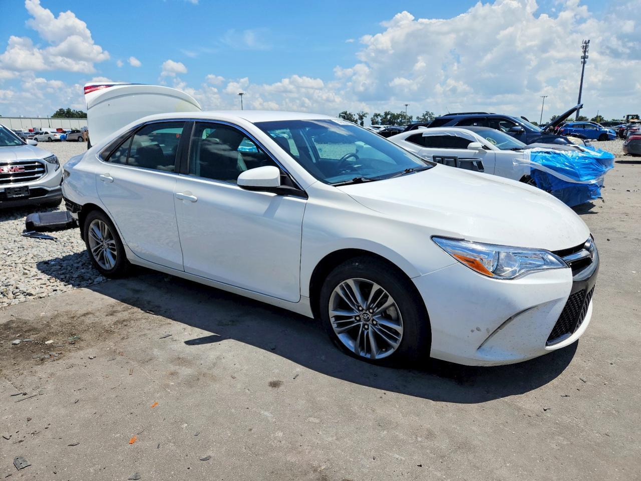 2015 TOYOTA CAMRY SE — Фото 4 из 13
