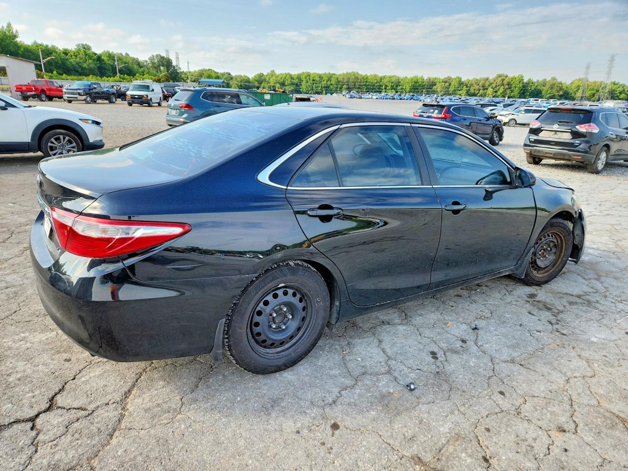 2015 TOYOTA CAMRY LE — Фото 3 из 12
