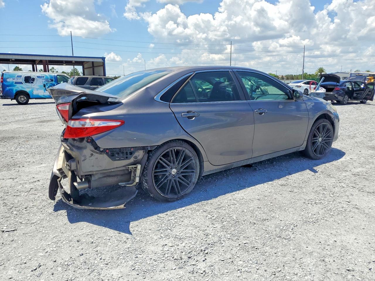 2015 TOYOTA CAMRY SE — Фото 3 из 12