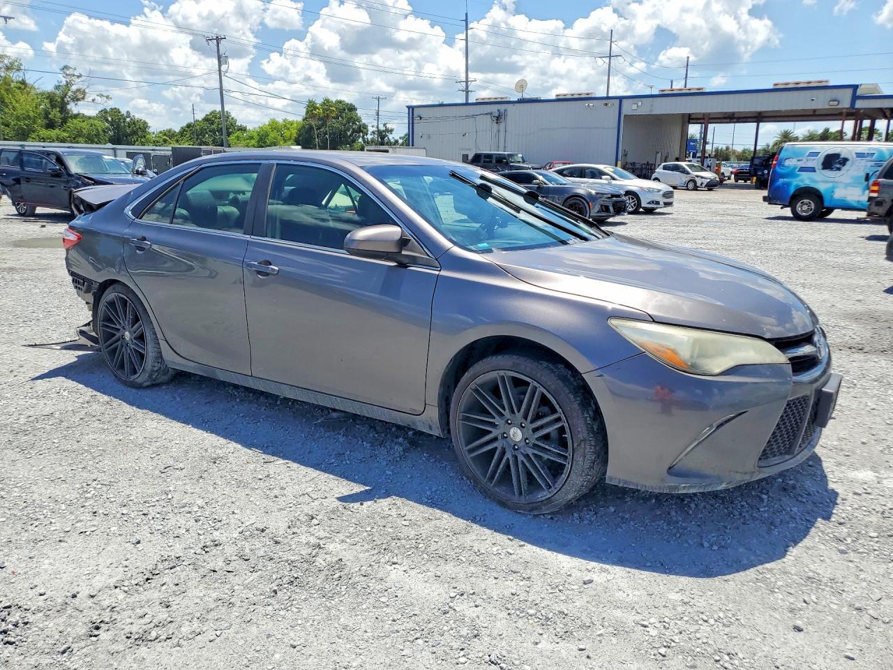 2015 TOYOTA CAMRY SE — Фото 4 из 12