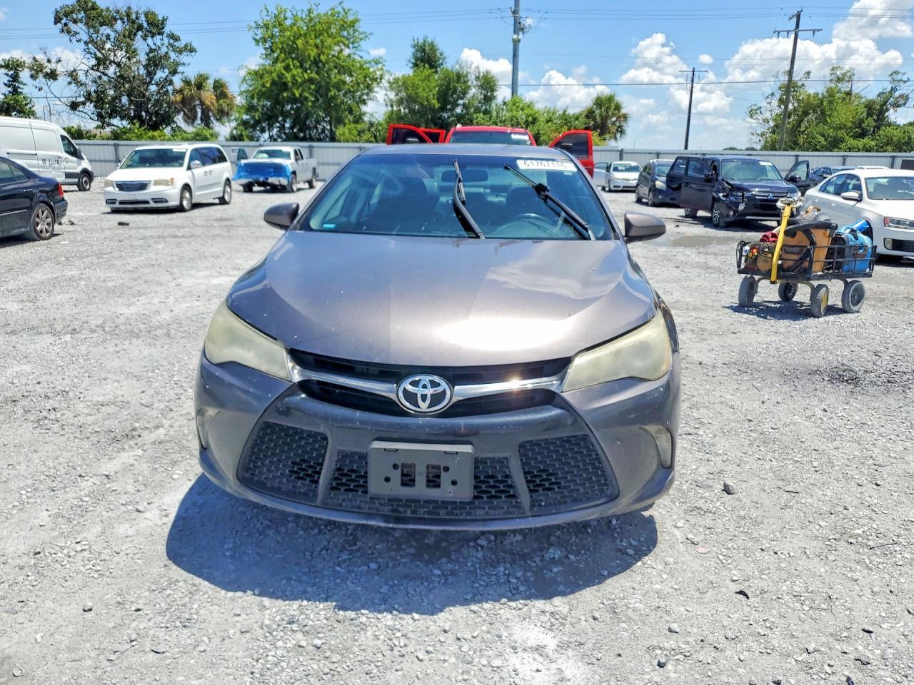 2015 TOYOTA CAMRY SE — Фото 5 из 12