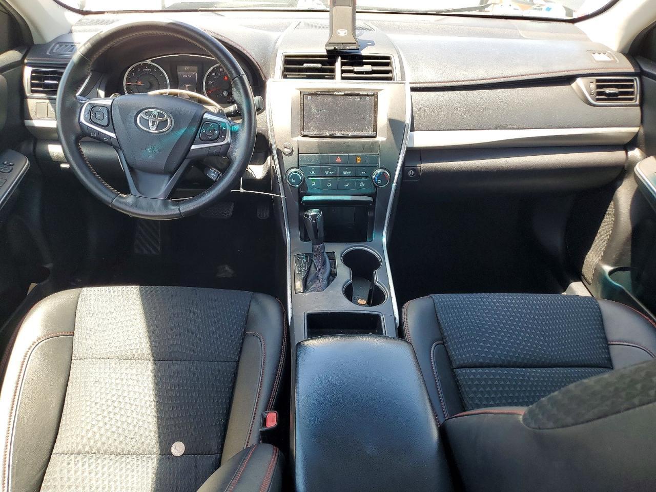 2015 TOYOTA CAMRY SE — Фото 8 из 12