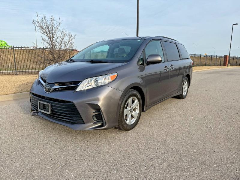2018 TOYOTA SIENNA LE — Фото 2 из 10