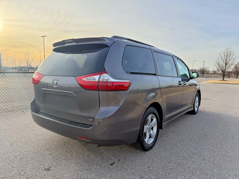2018 TOYOTA SIENNA LE — Фото 4 из 10