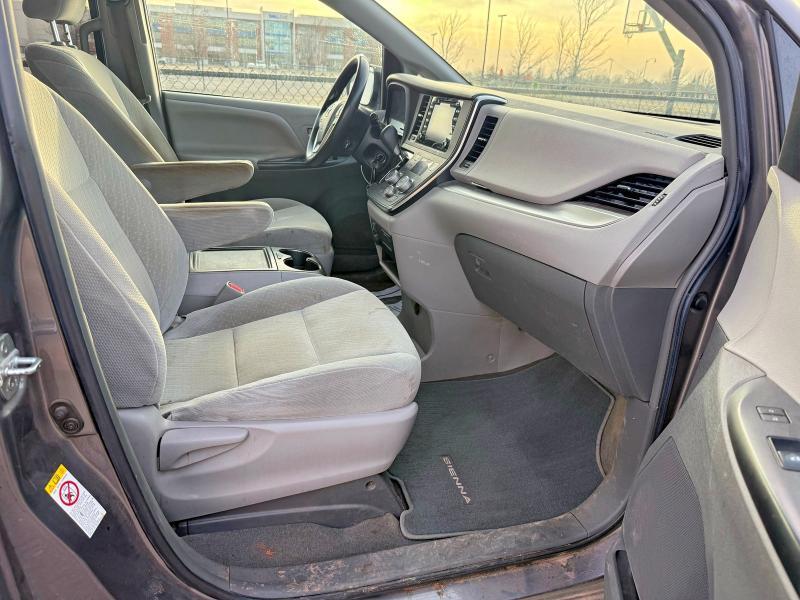 2018 TOYOTA SIENNA LE — Фото 5 из 10