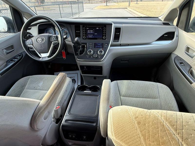 2018 TOYOTA SIENNA LE — Фото 9 из 10