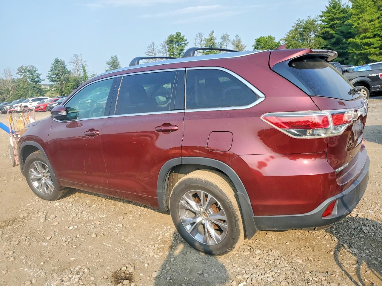2015 TOYOTA HIGHLANDER XLE — Фото 2 из 13