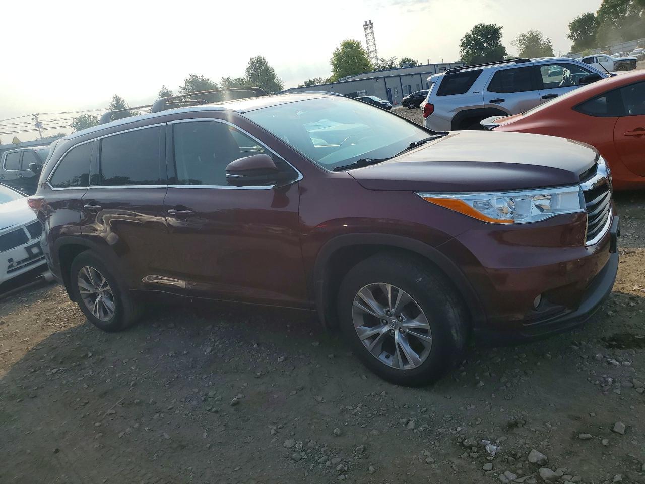 2015 TOYOTA HIGHLANDER XLE — Фото 4 из 13