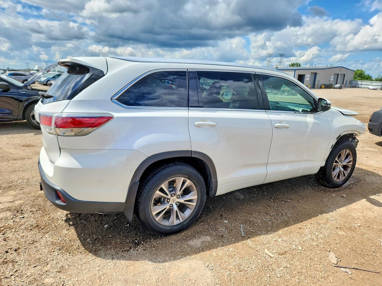 5TDJKRFH0FS192798 2015 TOYOTA HIGHLANDER photo no. 3