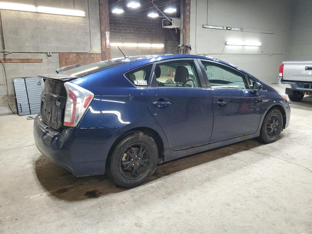 2015 TOYOTA PRIUS TWO — Фото 3 из 12
