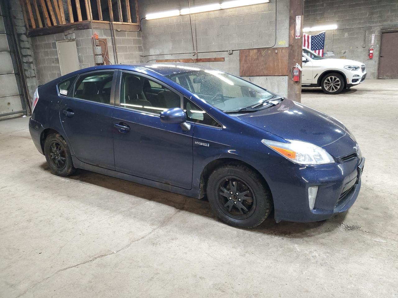 2015 TOYOTA PRIUS TWO — Фото 4 из 12