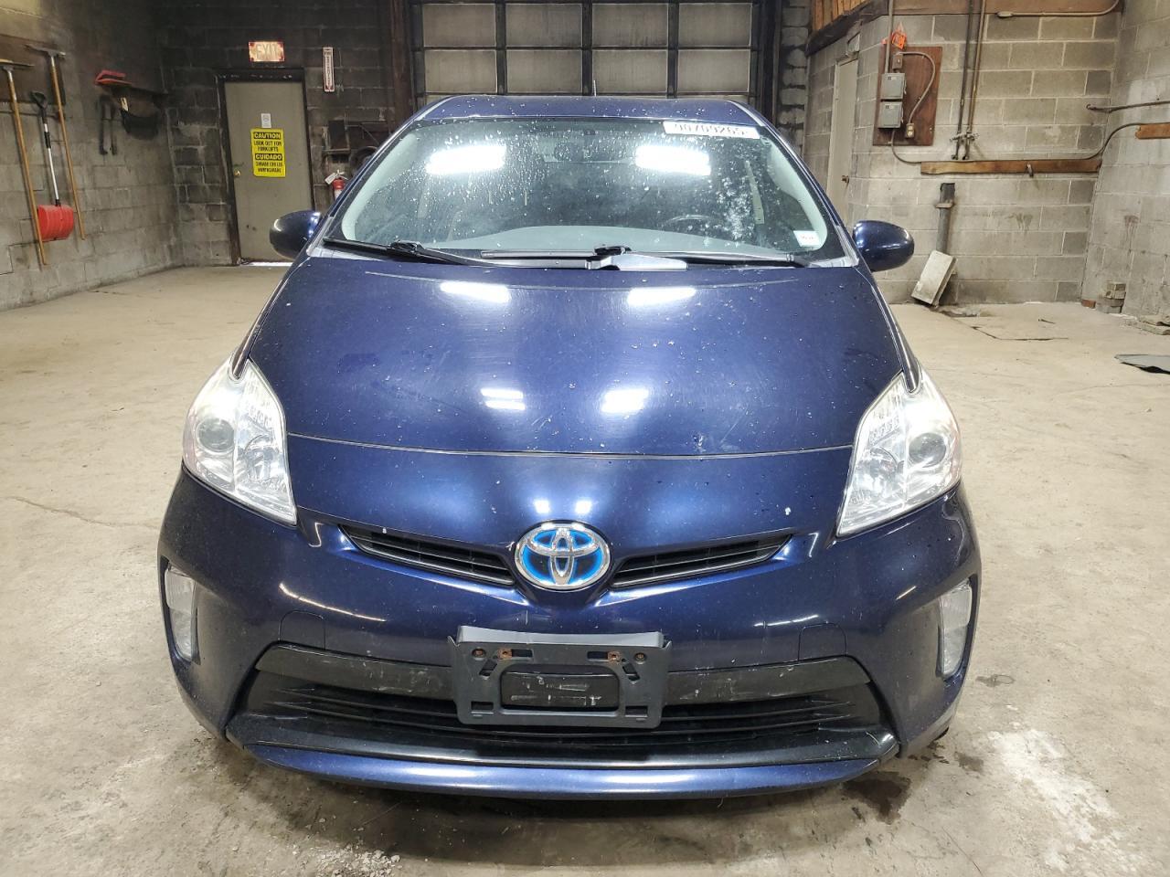2015 TOYOTA PRIUS TWO — Фото 5 из 12