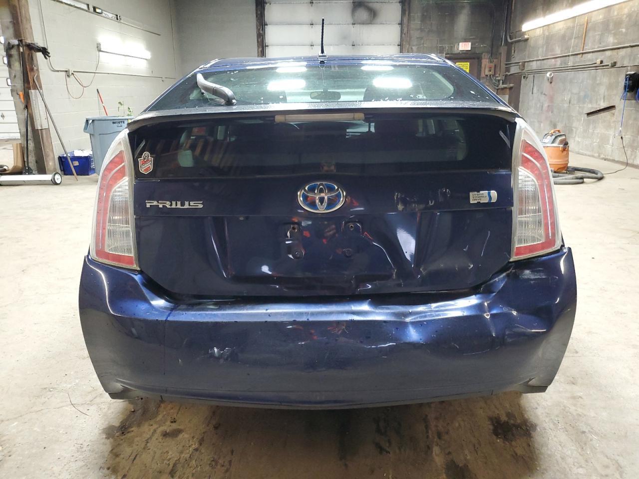 2015 TOYOTA PRIUS TWO — Фото 6 из 12