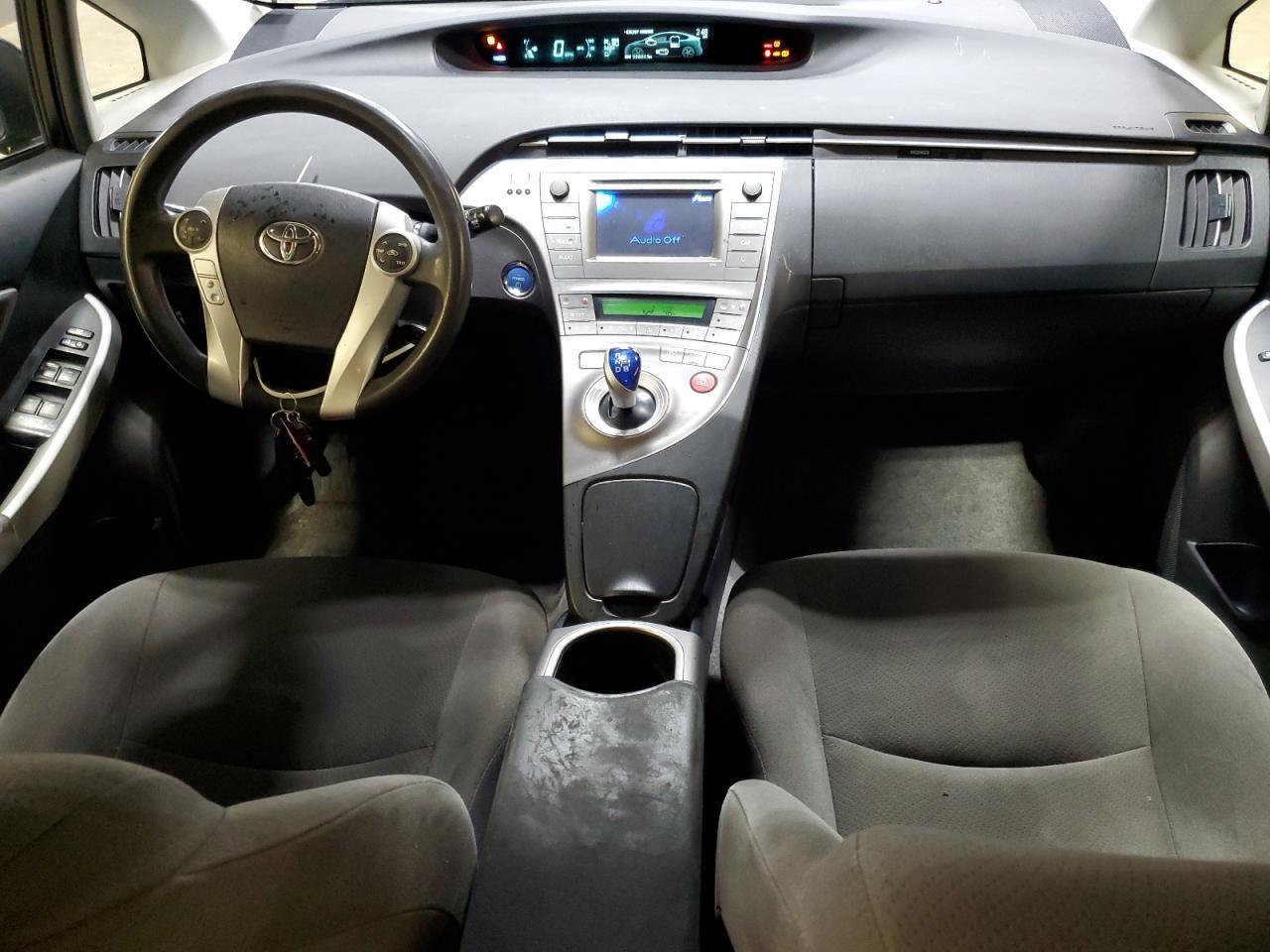 2015 TOYOTA PRIUS TWO — Фото 8 из 12