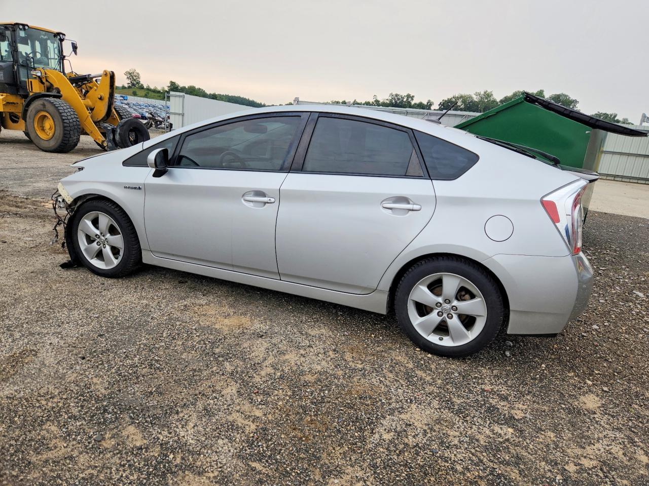 2015 TOYOTA PRIUS FIVE — Фото 2 из 13