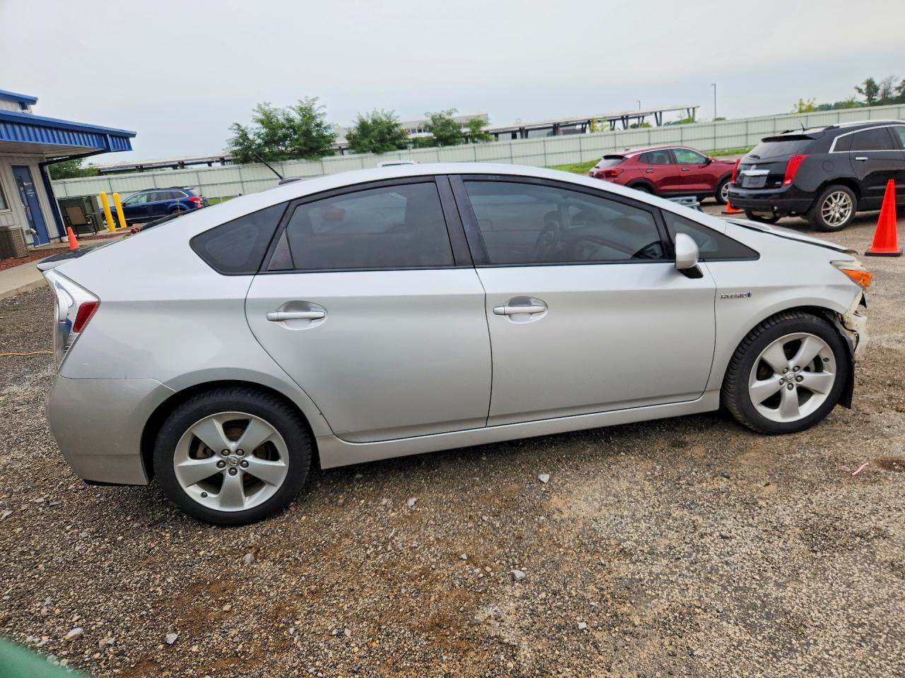 2015 TOYOTA PRIUS FIVE — Фото 3 из 13