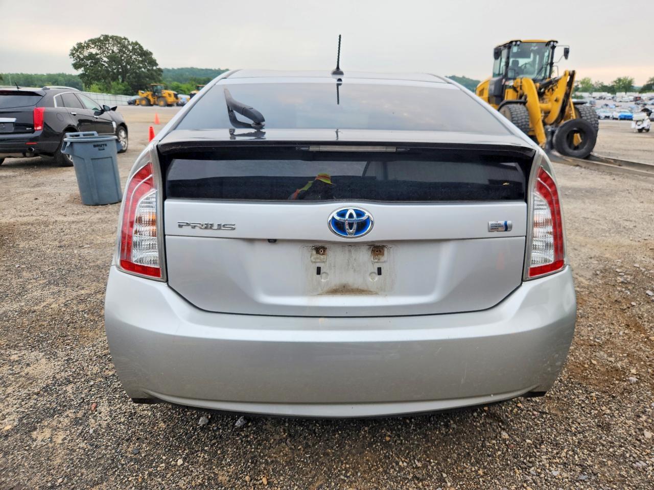 2015 TOYOTA PRIUS FIVE — Фото 6 из 13