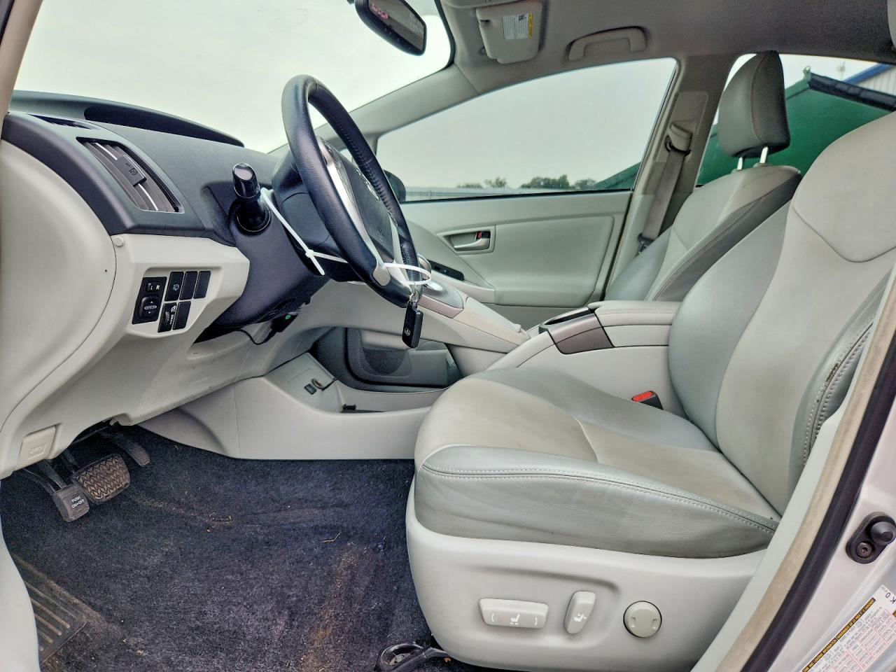 2015 TOYOTA PRIUS FIVE — Фото 7 из 13