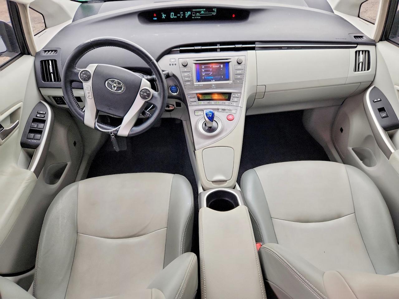 2015 TOYOTA PRIUS FIVE — Фото 8 из 13