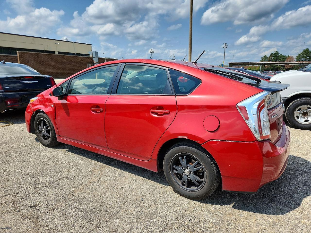 2015 TOYOTA PRIUS TWO — Фото 2 из 12