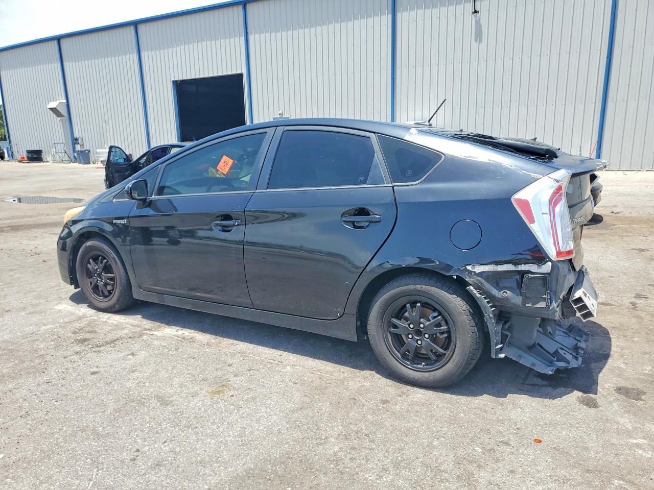 2015 TOYOTA PRIUS THREE — Фото 2 из 13