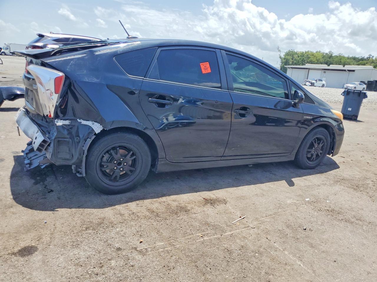 2015 TOYOTA PRIUS THREE — Фото 3 из 13