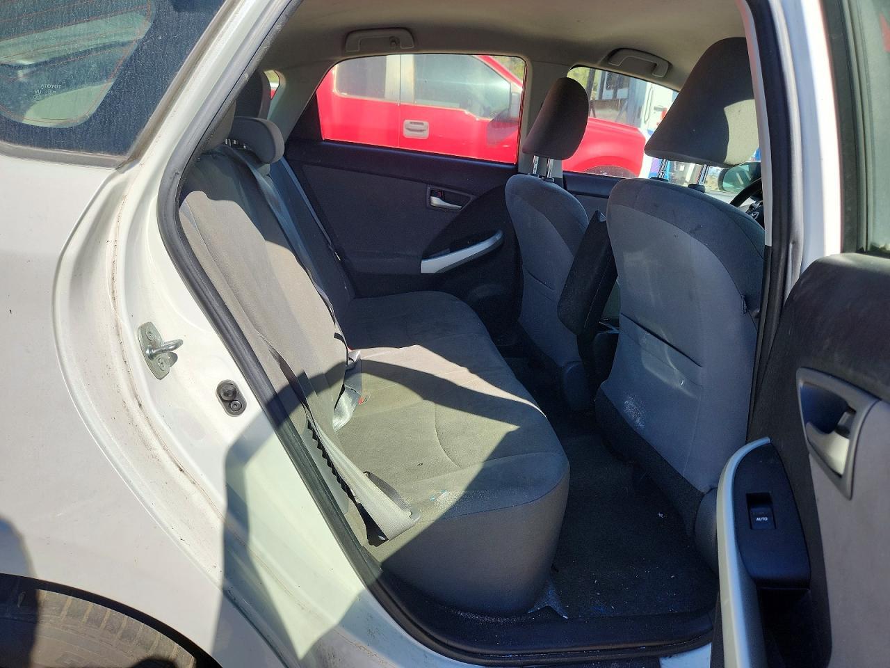 2015 TOYOTA PRIUS — Фото 10 из 12