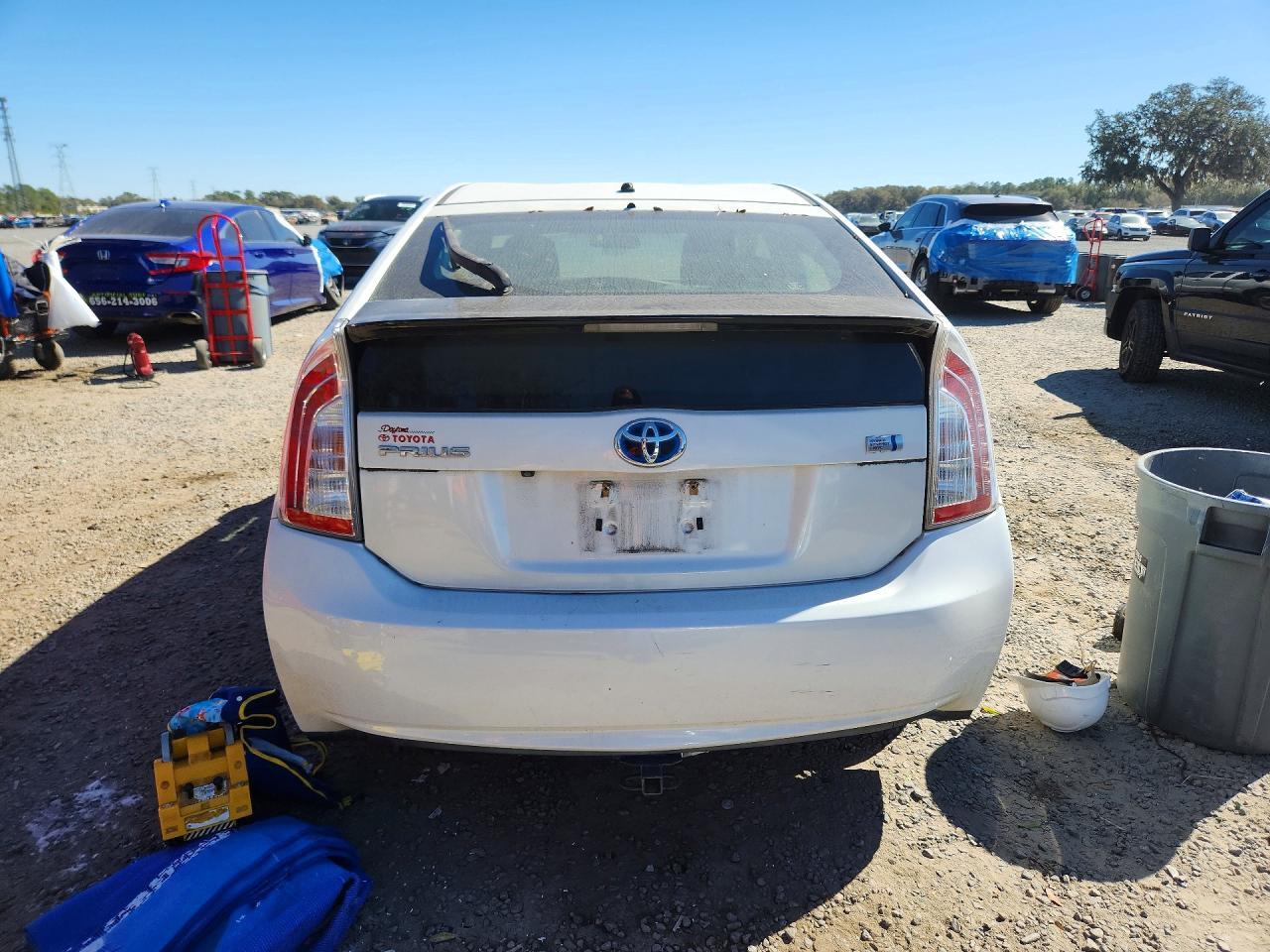 2015 TOYOTA PRIUS — Фото 6 из 12