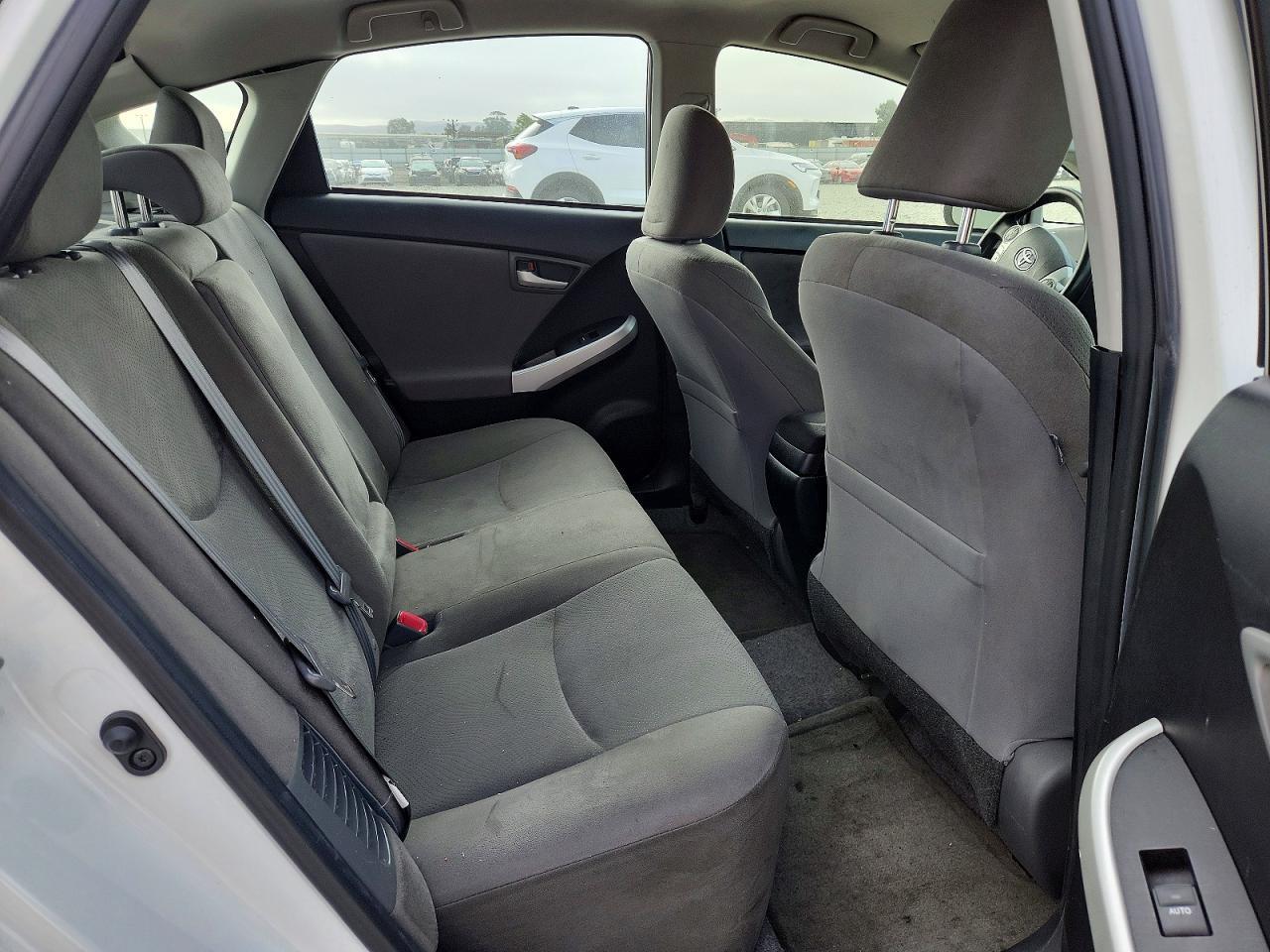 2015 TOYOTA PRIUS TWO — Фото 10 из 12