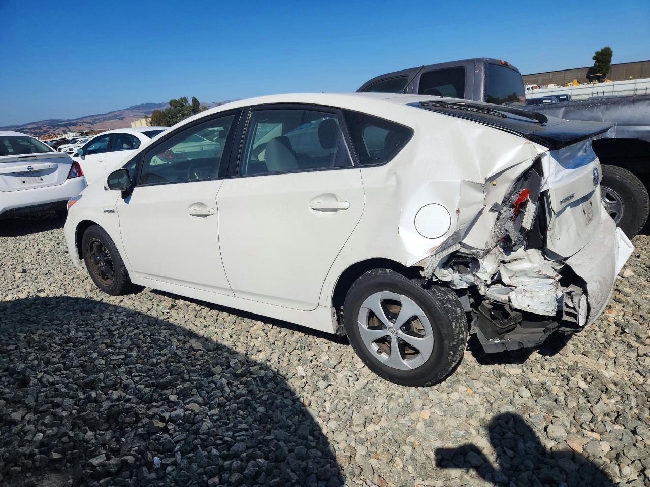 2015 TOYOTA PRIUS TWO — Фото 2 из 12