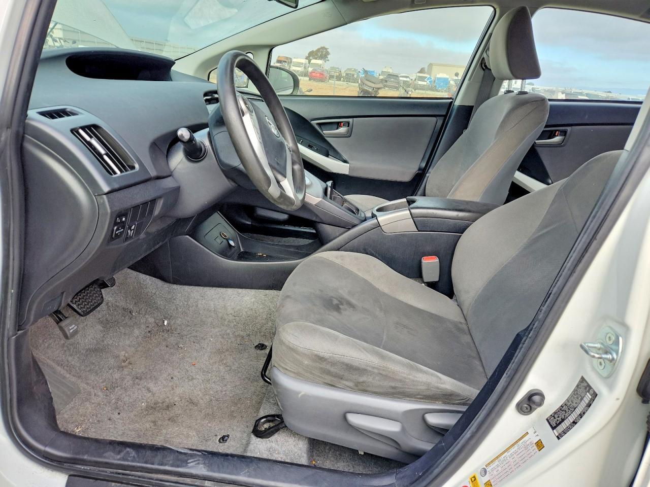 2015 TOYOTA PRIUS TWO — Фото 7 из 12