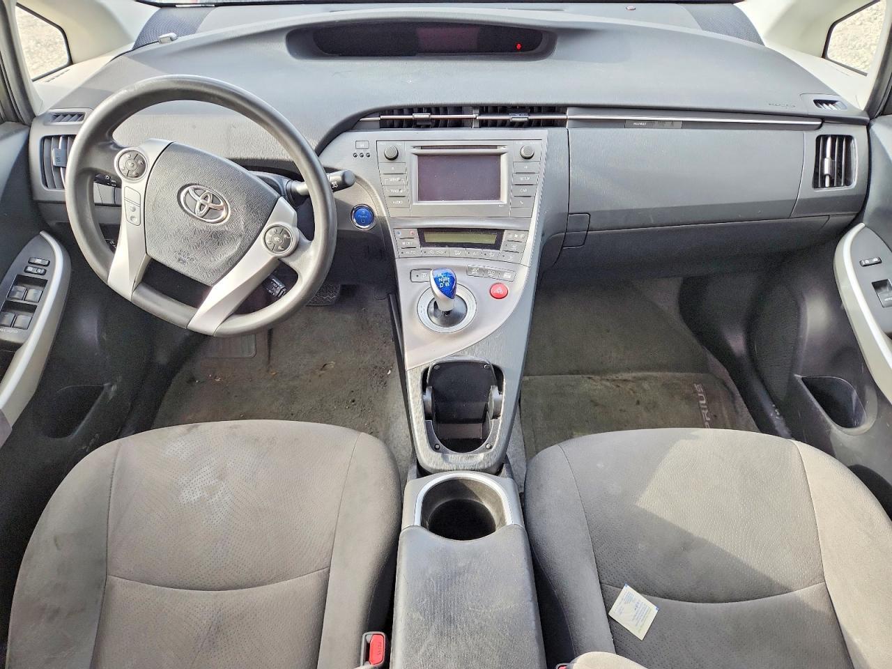 2015 TOYOTA PRIUS TWO — Фото 8 из 12