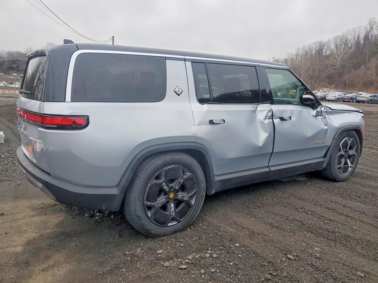 2023 RIVIAN R1S ADVENTURE — Фото 3 из 13