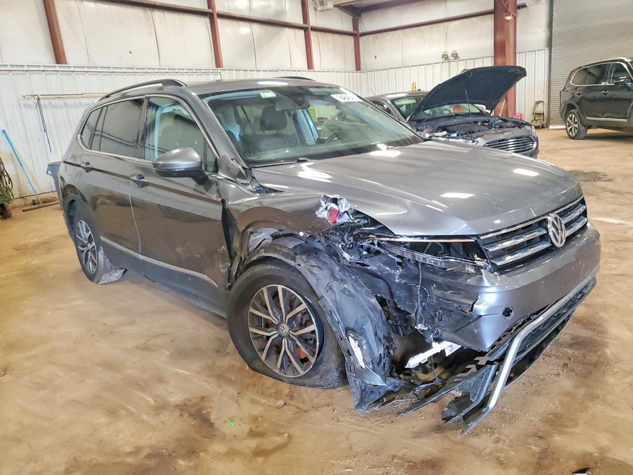 2018 VOLKSWAGEN TIGUAN SE — Фото 4 из 12